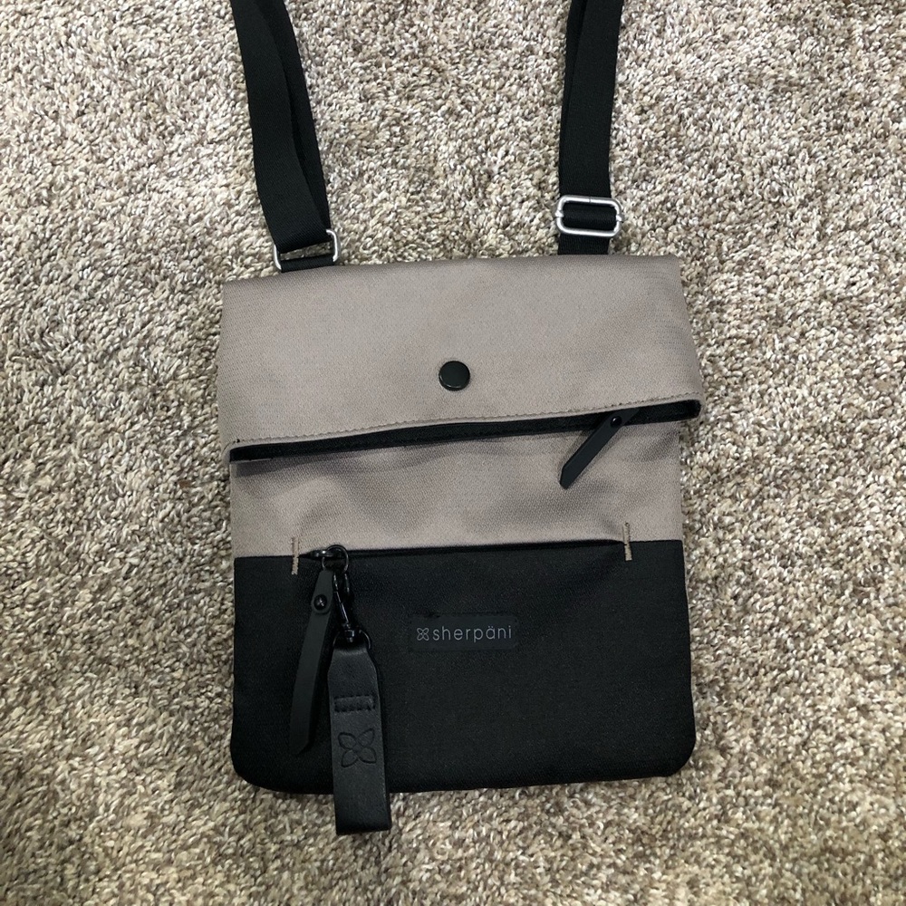Sherpani adjustable crossbody